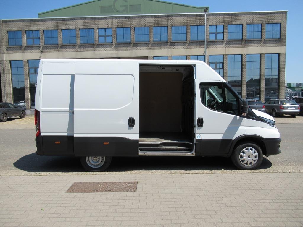 ② Iveco Daily 35S16 HiMatic 3Pl-Automatic-CarPlay-A/C-Navi-DAB —  Camionnettes & Utilitaires — 2ememain