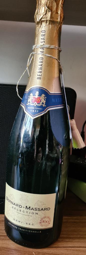 Een fles Bernard Massard Selection, demi sec, Verzamelen, Complete verzamelingen en Collecties, Ophalen