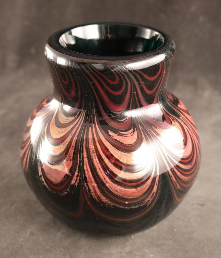 Gesigneerde glazen vaas uit 1980, Antiek en Kunst, Antiek | Glaswerk en Kristal, Ophalen of Verzenden