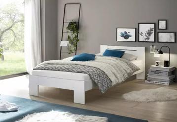 Twijfelaar bed 120 cm. met bodem en comfortabele matras. Wit disponible aux enchères