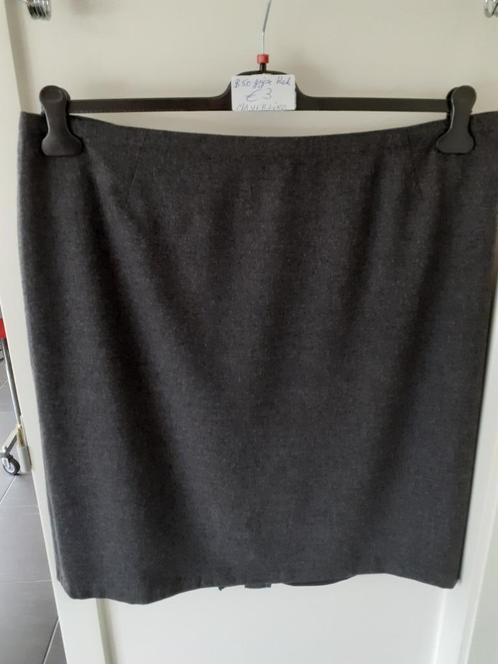 MAYERLINE Muisgrijze rechte rok Maat: (B) 50 Prijs: € 3, Kleding | Dames, Grote Maten, Gedragen, Rok, Grijs, Ophalen of Verzenden