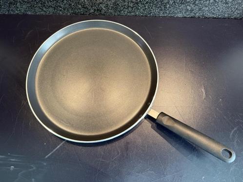 Pyrex anti aanbak pan 32cm - lage pan - als nieuw, Huis en Inrichting, Keuken | Potten en Pannen, Zo goed als nieuw, Koekenpan of Braadpan