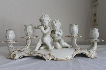 bougeoir couple d'angelots en porcelaine disponible aux enchères