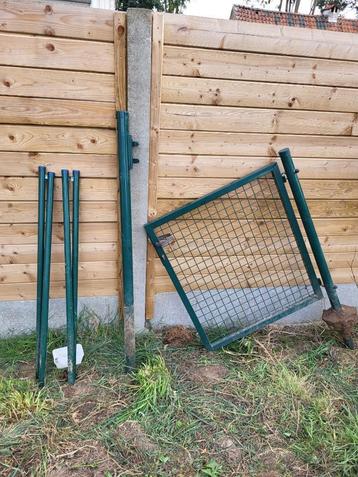 Tuinpoortje met extra paaltjes beschikbaar voor biedingen