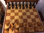 Groot klasse houten schaakbord en grote STAUNTON stukken., Ophalen, Zo goed als nieuw