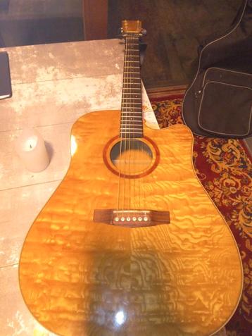 Guitar Cort MR710F qa 2007 édition limité  disponible aux enchères