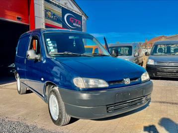 Peugeot partner / 1.4 benzine / lichte vracht  beschikbaar voor biedingen