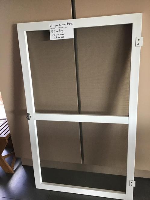 1 vliegraam in PVC 126 cm hoog en diverse andere, Doe-het-zelf en Bouw, Deuren en Vliegenramen, Zo goed als nieuw, Ophalen of Verzenden
