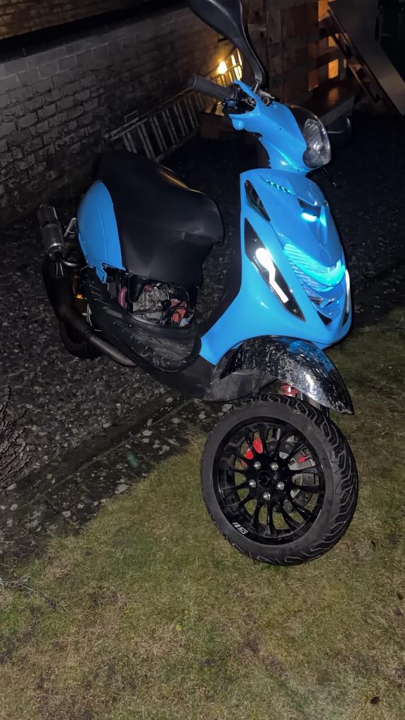 Zip 180cc m08 vers, Fietsen en Brommers, Scooters | Piaggio, Zo goed als nieuw, Zip, Ophalen