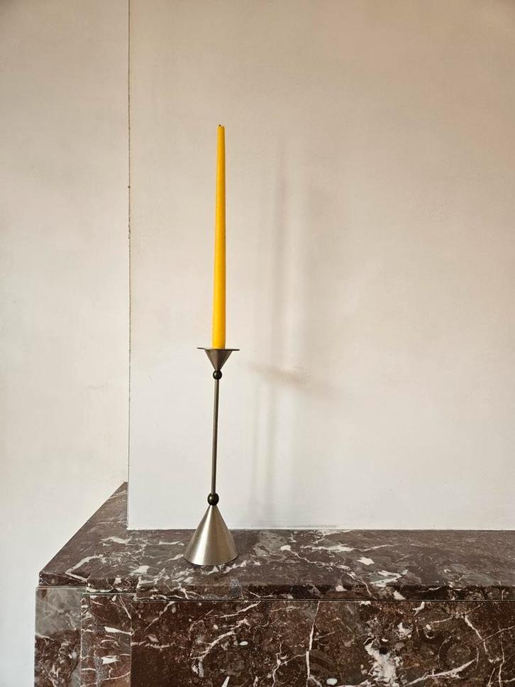 Memphis kandelaar, Huis en Inrichting, Woonaccessoires | Kandelaars en Kaarsen, Zo goed als nieuw, Kandelaar, Metaal, Grijs, Ophalen of Verzenden