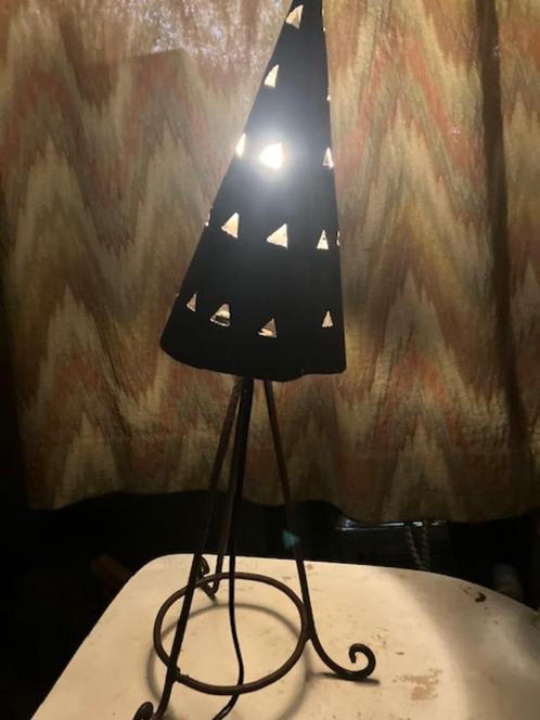 OUDE METALEN LAMP.  GEEFT HEEL GEZELLIG LICHT. H : 52 CM, Antiek en Kunst, Antiek | Verlichting, Ophalen of Verzenden