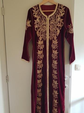 Caftan  disponible aux enchères