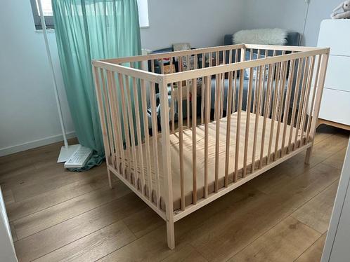 Ikea Babybed Sniglar 120cm x 60cm en PELLEPLUTT matras, Kinderen en Baby's, Babywiegjes en Ledikanten, Zo goed als nieuw, Ledikant
