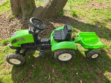 Groene tractor voor kleuters  beschikbaar voor biedingen