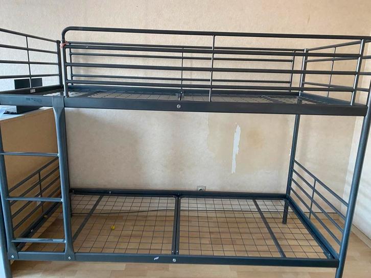Metalen stapelbed – grijs, stevig frame, Huis en Inrichting, Slaapkamer | Stapelbedden en Hoogslapers, Zo goed als nieuw, Stapelbed