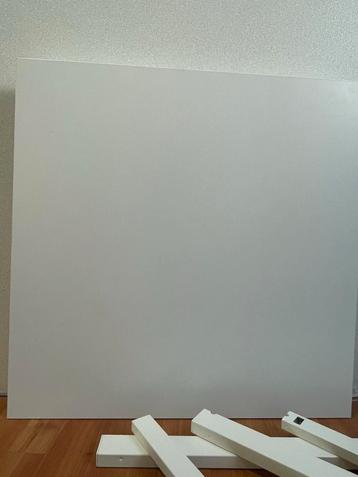 Table blanche beschikbaar voor biedingen
