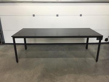 (144) Grote moderne eettafel bureeltafel beschikbaar voor biedingen