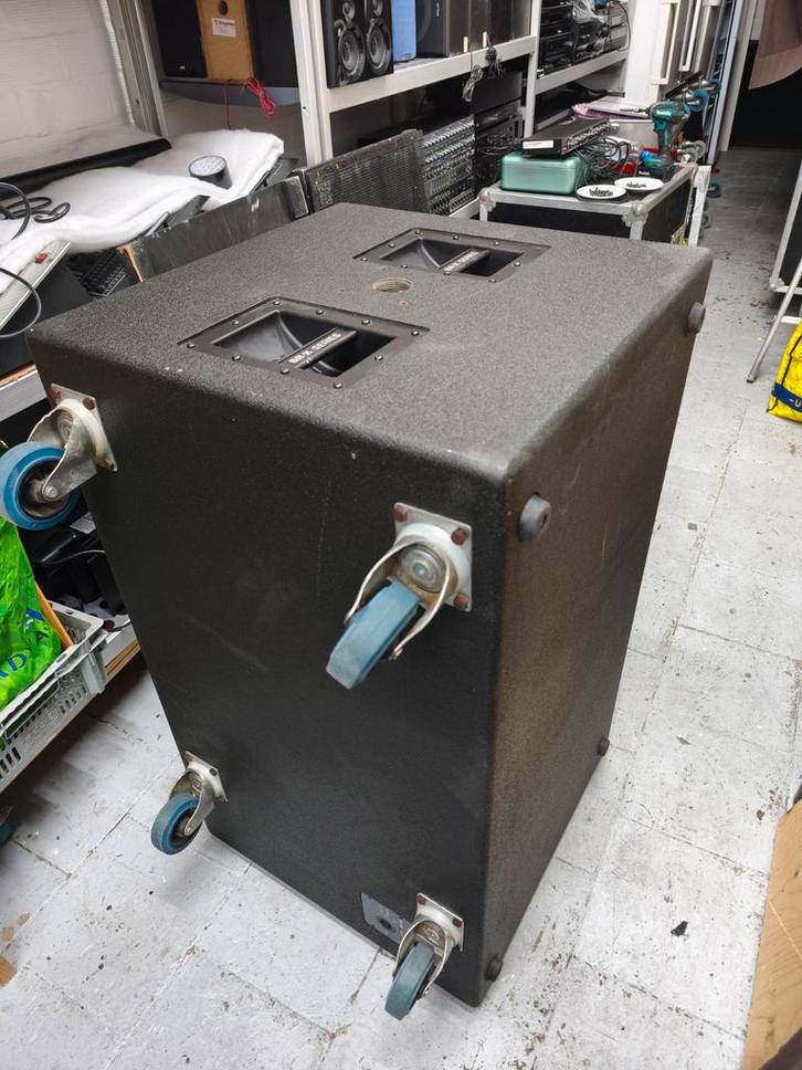 Série JBL SR-X. 2 x SR 4715x-2 = 1050 euro - 2piece, Musique & Instruments, Boîtiers & Valises, Enlèvement ou Envoi