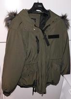 Parka avec capuche et fourrure, Enlèvement