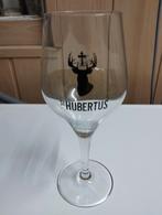 Een speciaal bierglas over Hubertus kleur doorgeven met hert, Ophalen, Bierglas