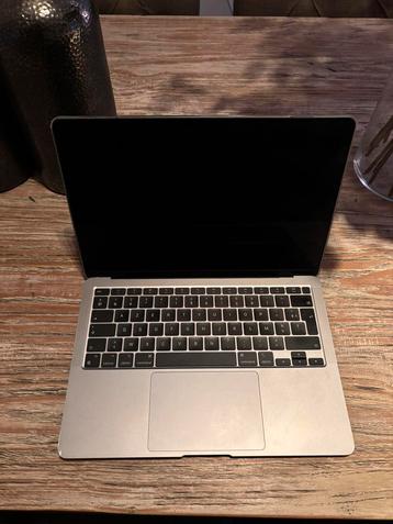 Macbook Air m1 beschikbaar voor biedingen