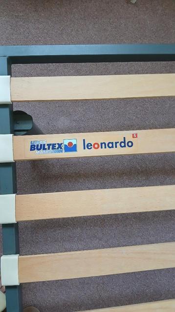 sommier à  lattes Bultex Leonardo sur pieds soldé 25 euros beschikbaar voor biedingen