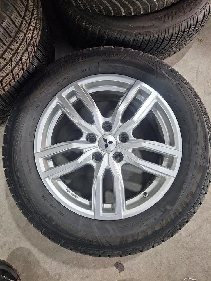 Mitsubishi Outlander Eclipse Winterset 17 Inch, Auto-onderdelen, Banden en Velgen, Banden en Velgen, Winterbanden, 17 inch, 215 mm