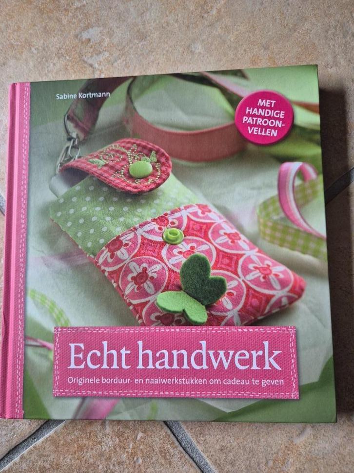 Sabine Kortmann - Echt handwerk, Boeken, Hobby en Vrije tijd, Zo goed als nieuw, Borduren en Naaien, Ophalen of Verzenden