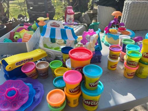 Grote partij Play Doh met vele kleuren klei, Hobby en Vrije tijd, Knutselen, Zo goed als nieuw, Ophalen