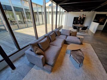 longchair Freetown nieuw uit toonzaal aan speciale korting beschikbaar voor biedingen
