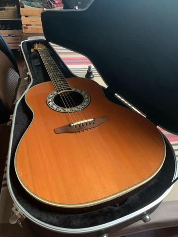 Ovation Legend gitaar 1617 met oorspronkelijke harde cover