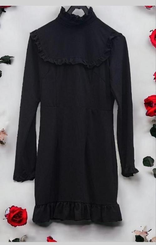 Robe CHENG JING YI Taille S En bon état 🕊🕊, Vêtements | Femmes, Robes, Comme neuf, Taille 36 (S), Noir, Longueur genou, Enlèvement ou Envoi