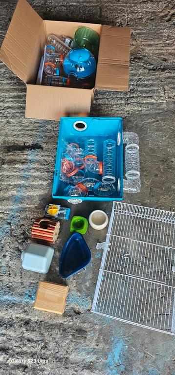 Hamster kooi te koop beschikbaar voor biedingen