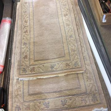 Te koop tapijt wol  beschikbaar voor biedingen