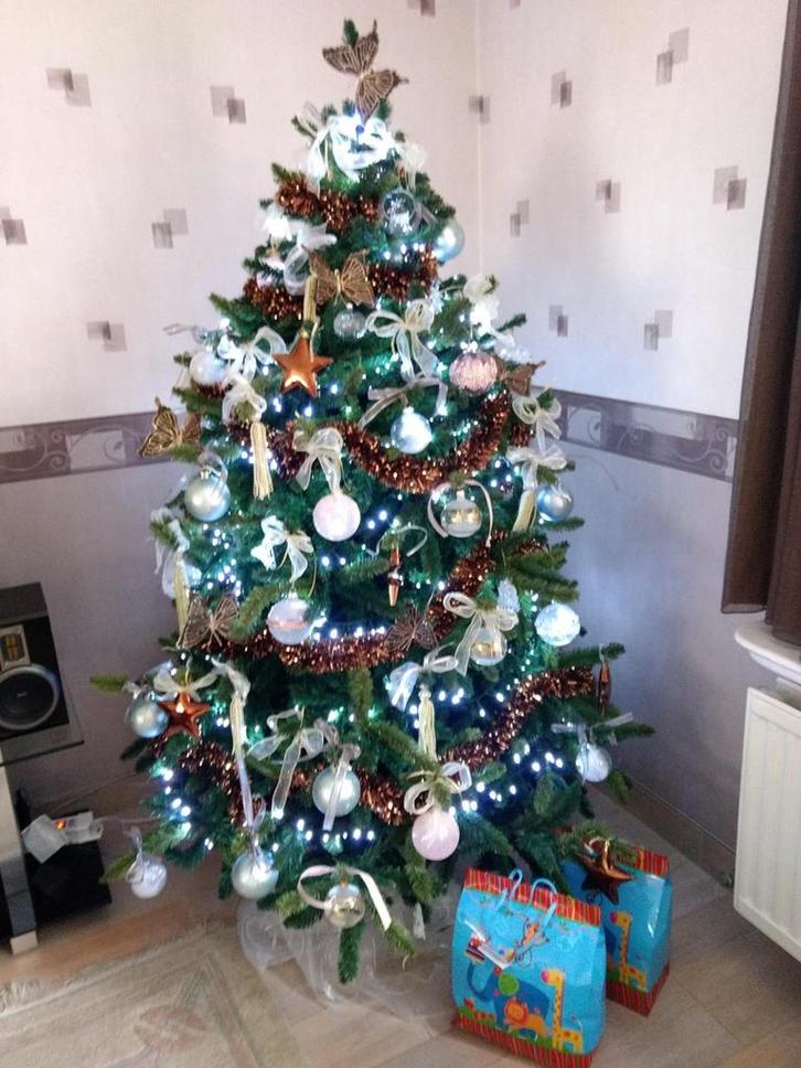 Prachtige kunstkerstboom 2,10 meter, Diversen, Kerst, Zo goed als nieuw, Ophalen of Verzenden