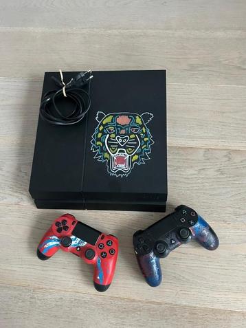 PlayStation 4 met 2 controllers  beschikbaar voor biedingen