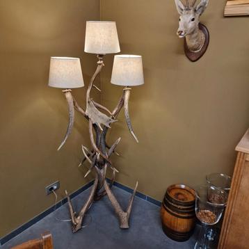 Prachtige geweien vloerlamp. beschikbaar voor biedingen
