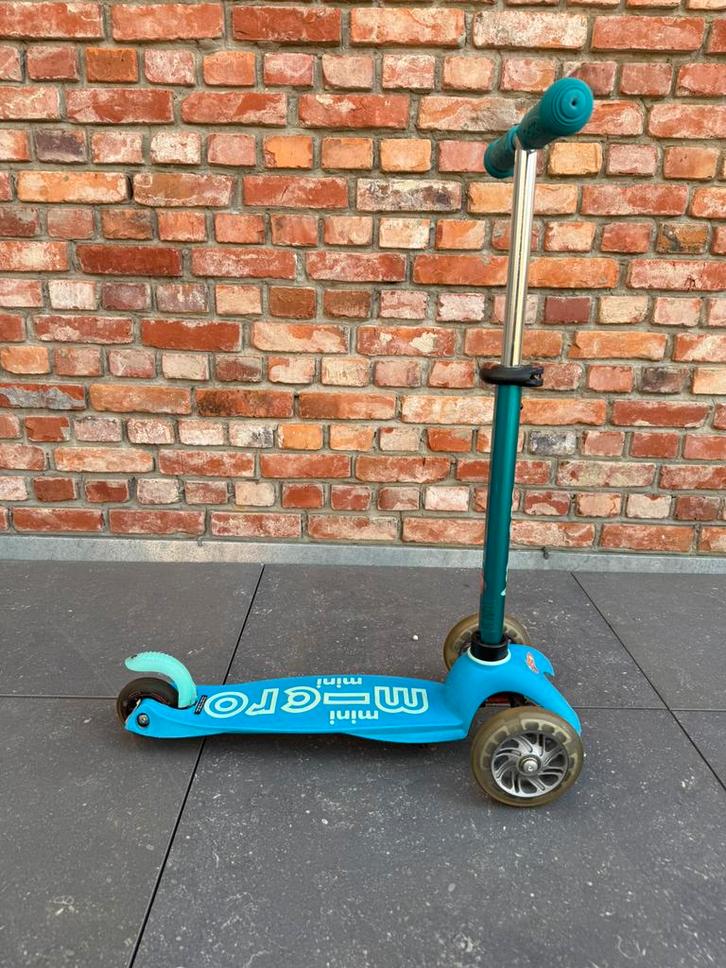 Micro Step mini Aqua met led wielen, bel en stuurslingers, Fietsen en Brommers, Steps, Ophalen