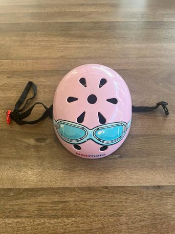 Kidimoto helm in goede staat maat 48-53 cm