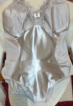 Nieuwe Satijnen body string maat S, Kleding | Dames, Ondergoed en Lingerie, Ophalen of Verzenden, String