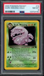 Dark Weezing Holo PSA 8 - 14/82 - Team Rocket 2000, Hobby en Vrije tijd, Verzamelkaartspellen | Pokémon, Ophalen of Verzenden