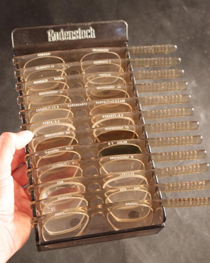 Vintage bak met testbrillen van opticien, Antiek en Kunst, Antiek | Overige Antiek, Verzenden