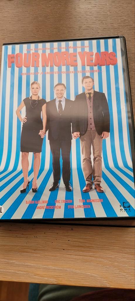 Four more Years  "een komedie van Tova Magnussen", Cd's en Dvd's, Dvd's | Komedie, Zo goed als nieuw, Romantische komedie, Alle leeftijden