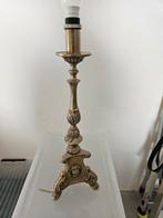 Chandelier en pied d'agneau, Enlèvement