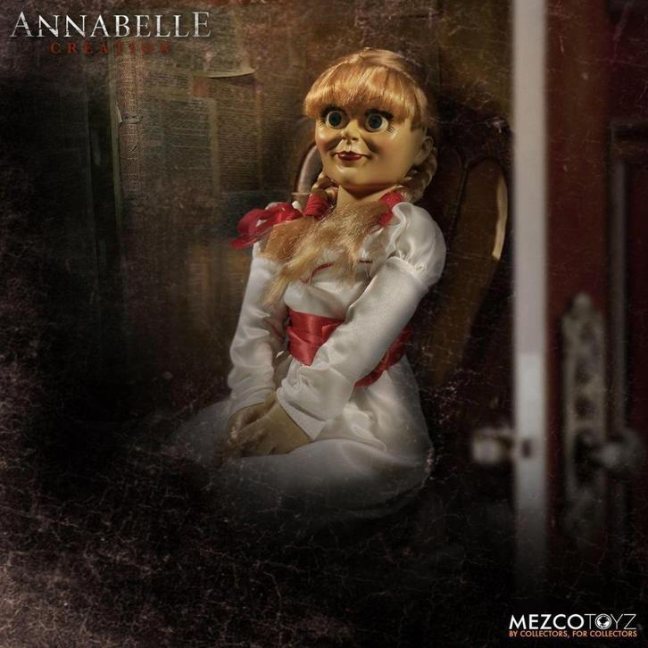 Mezco Toyz Annabelle Creation 18 inch + glazen lantaarn, Verzamelen, Beelden en Beeldjes, Zo goed als nieuw, Mens, Ophalen
