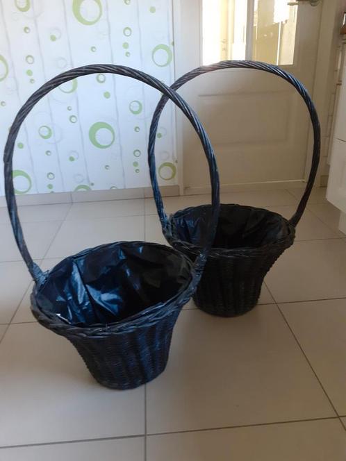 2 bloemenmanden, Huis en Inrichting, Woonaccessoires | Schalen en Manden, Zo goed als nieuw, Mand, Ophalen