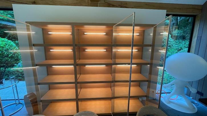 Prachtige Molteni vitrinekast, Huis en Inrichting, Kasten | Vitrinekasten, Zo goed als nieuw, 200 cm of meer, 200 cm of meer, 25 tot 50 cm