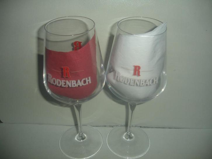 Rodenbach bierglas met rode D en fijne steel, Verzamelen, Biermerken, Nieuw, Glas of Glazen, Overige merken, Ophalen of Verzenden
