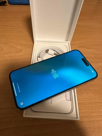 iPhone 15 Pro Max 256Gb - NIEUWSTAAT disponible aux enchères