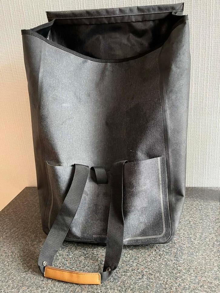Basil Urban Dry Shopper/pakaftas Matzwart 20L, Fietsen en Brommers, Fietsaccessoires | Fietstassen, Nieuw, Ophalen of Verzenden